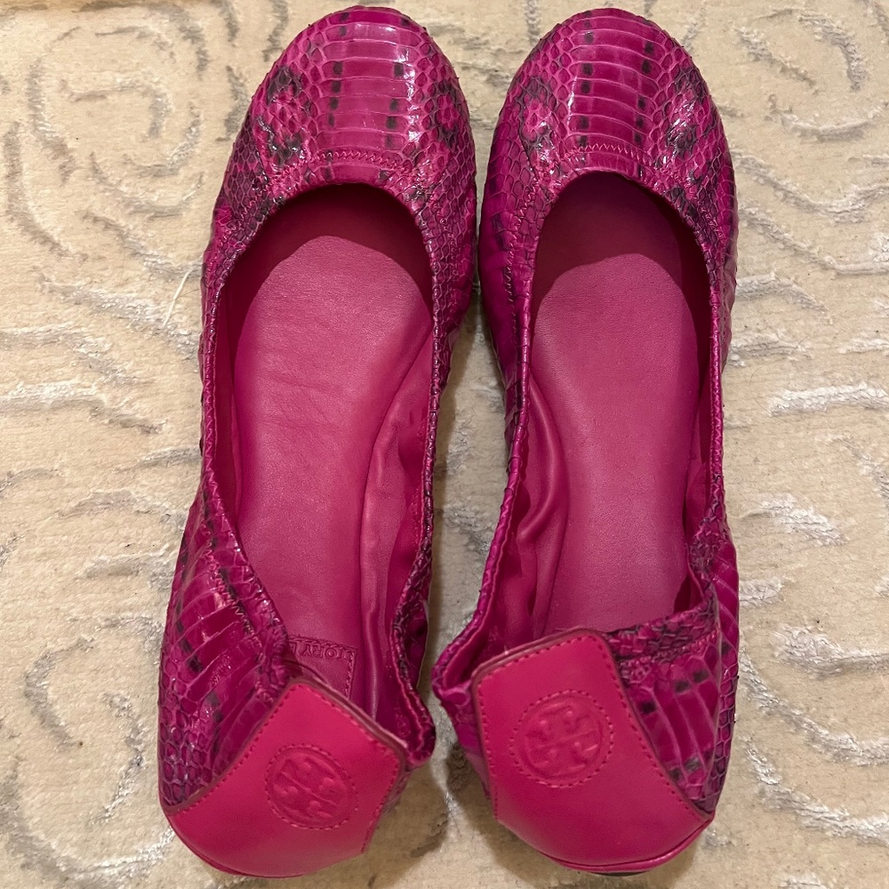 NEW! NEVER WORN TORI BURCH BALLET FLATS! Pink Crocodile Print - Size 10 M
